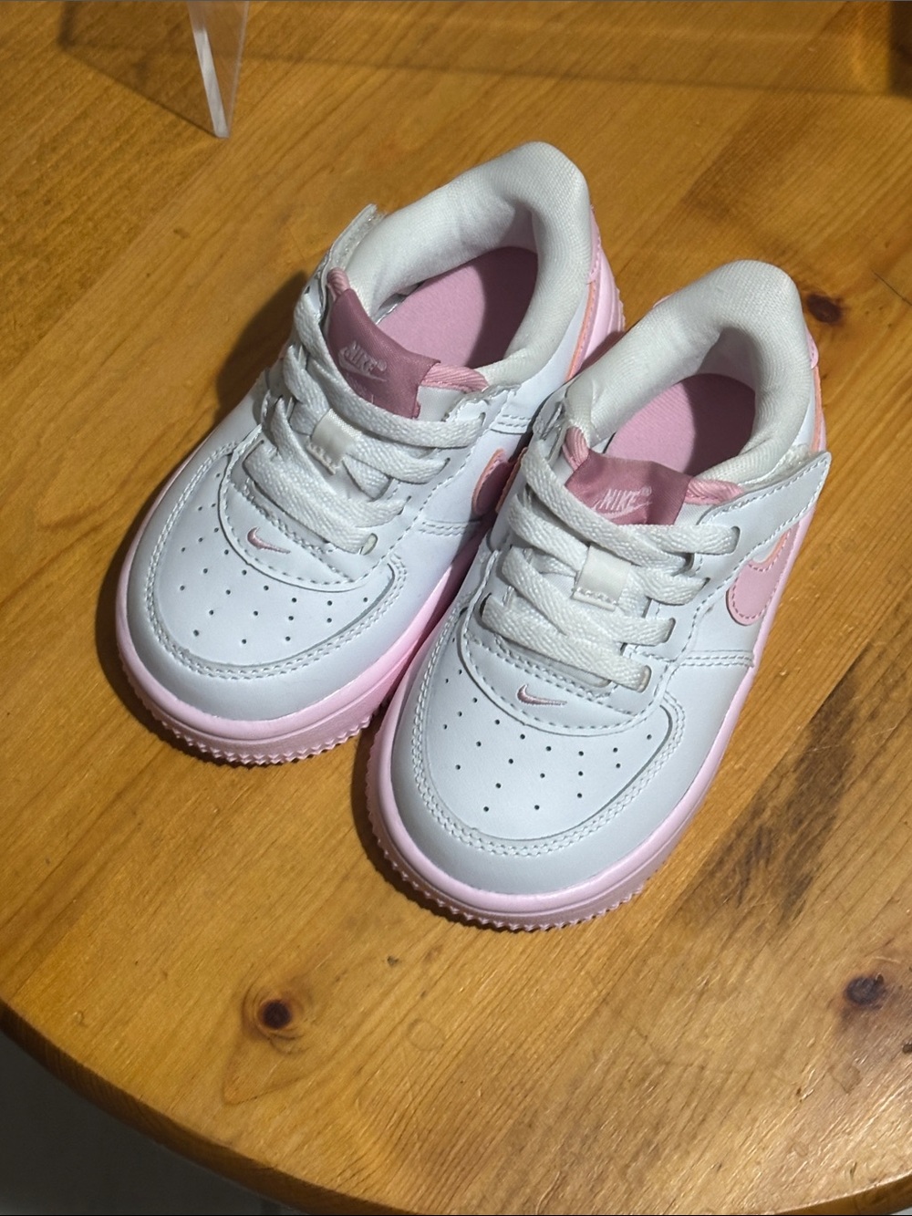 Nike Kids White and Pink Low-Top Sneakers 7C